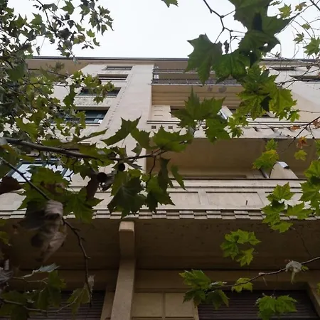 Modern At Convenient Location Διαμέρισμα *