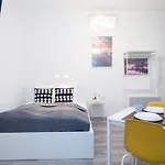 Modern At Convenient Location Apartmán *