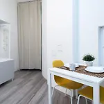 Modern At Convenient Location Apartmán