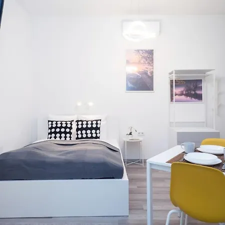 Modern At Convenient Location Apartament *