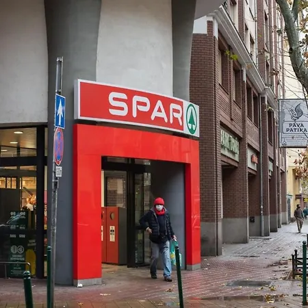 Modern At Convenient Location Budapešť