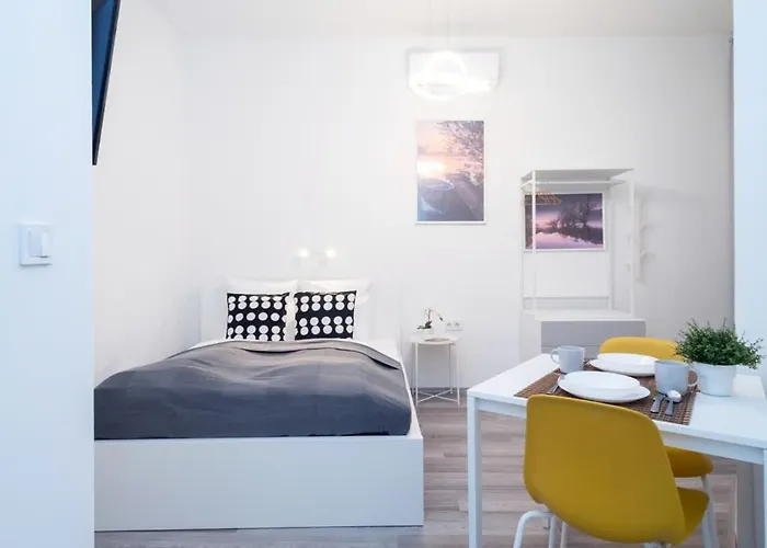 Modern At Convenient Location Apartament *