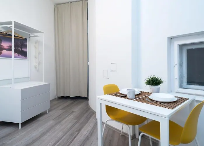 Modern At Convenient Location Apartament