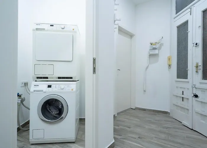 شقة Modern At Convenient Location *