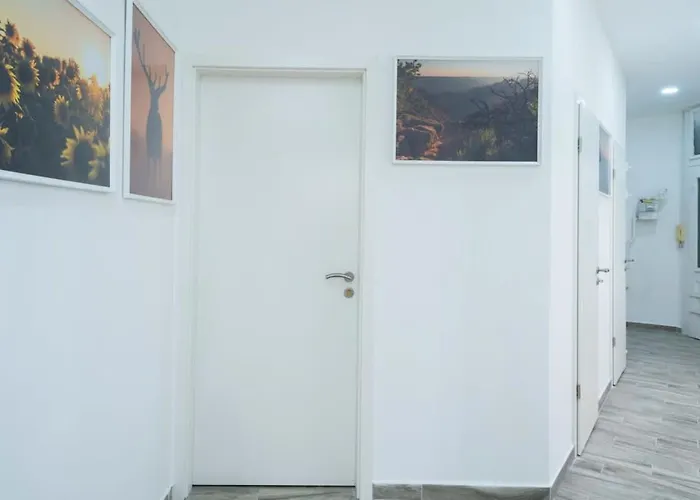 شقة Modern At Convenient Location *