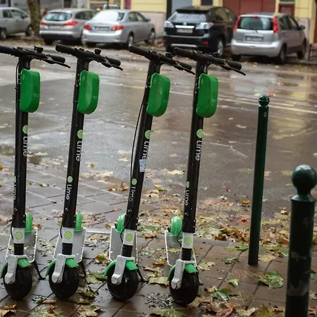 Modern At Convenient Location Apartment